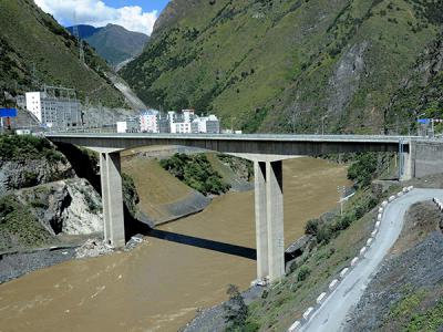 雅砻江官地水电站