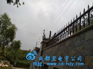 我们公司在玉龙山庄别墅的电子围栏已安装完工