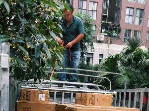 赶在放假的最后几小时，把40套动物电子围栏的货给客户发走了！辛苦库房所有同事们了！